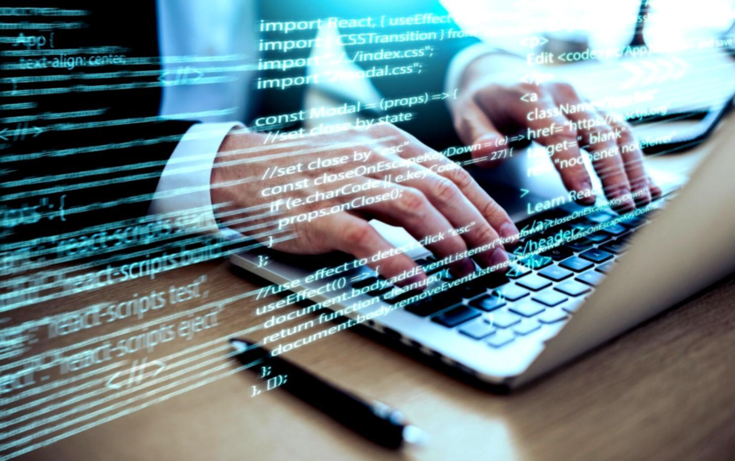 Profesionales trabajando en desarrollo web accesible